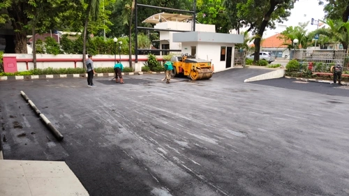 proses pemadatan aspal menggunakan tandem roller